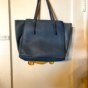 Beautiful Blue Leather Bag shoulder straps MANY compartments perfect condition